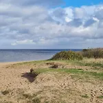 Seaside Cozy Cottage-by Traum بيت للعطل Tarm