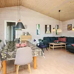 Seaside Cozy Cottage-by Traum Holiday home
