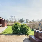 Seaside Cozy Cottage-by Traum