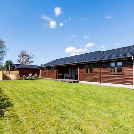 Seaside Cozy Cottage-by Traum