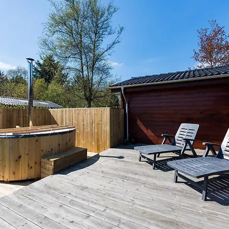 Seaside Cozy Cottage-by Traum *