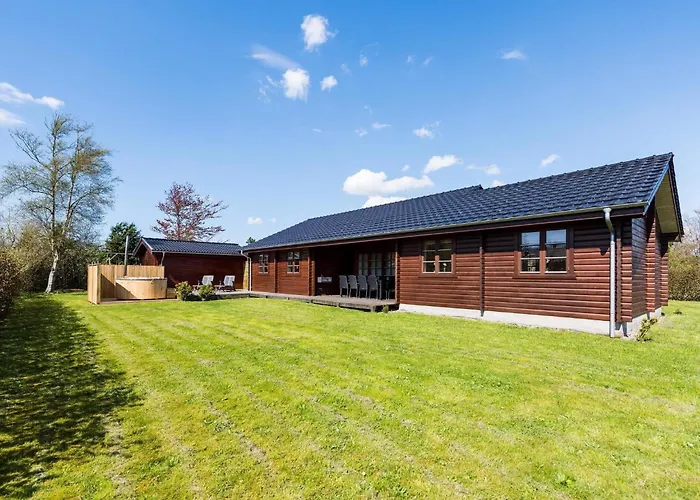 Seaside Cozy Cottage-by Traum